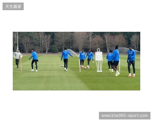 跟队：埃斯特旺参加了切尔西的公开训练，里斯、约恩森缺席